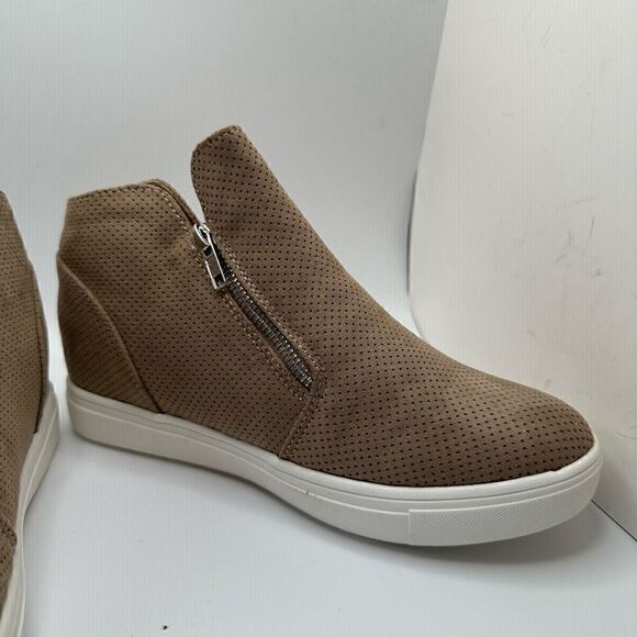 CUSHIONAIRE Women's Hart Hidden Wedge Sneaker 8 WIDE BROWN - Picture 6 of 7